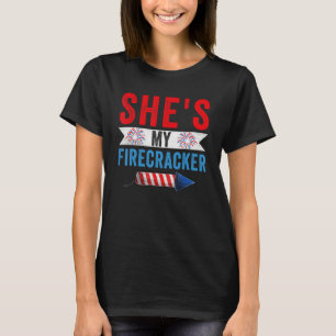 Camiseta Hombres, ella es mi petardo y sus Mamáes del 4 de