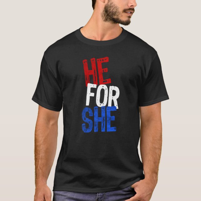 Camiseta Hombres Feministas Él Por Ella (Anverso)
