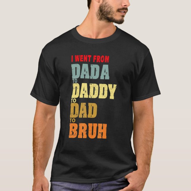 Camiseta Hombres, fui de Dadá a Papi a Papá a Bruh Grasa (Anverso)