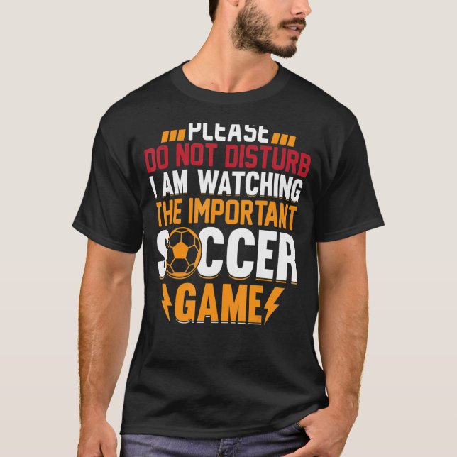 Camiseta Hombres Jugando Fútbol Estoy Viendo La Importante  (Anverso)