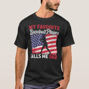 Camiseta Hombres Mi jugador favorito de béisbol me llama a 
