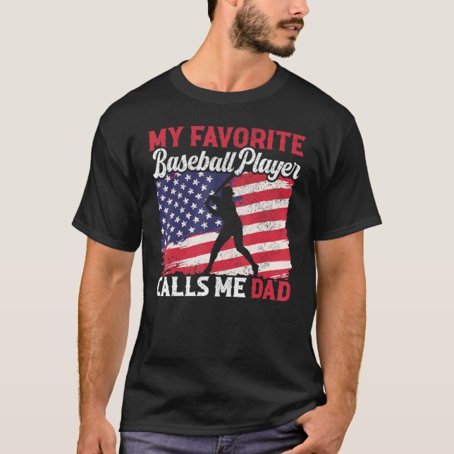 Camiseta Hombres Mi jugador favorito de béisbol me llama a  (Anverso)