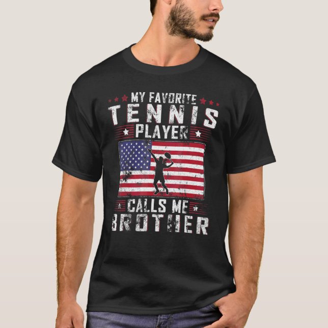 Camiseta Hombres Mi Tenis Favorito Me Llama Hermano Fa (Anverso)