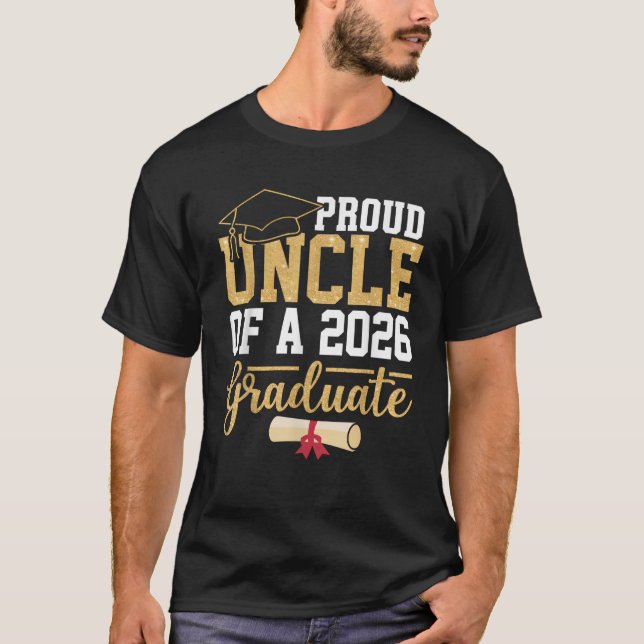 Camiseta Hombres orgullosos de una clase de 2026 graduados  (Anverso)