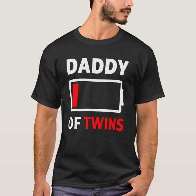 Camiseta Hombres Papi De Gemelos Con Batería Baja Cuidada G (Anverso)