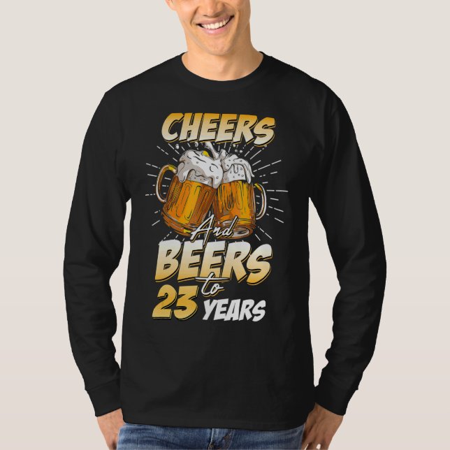 Camiseta Hombres Saludan Y Cervezas A Los 23 Años (Anverso)