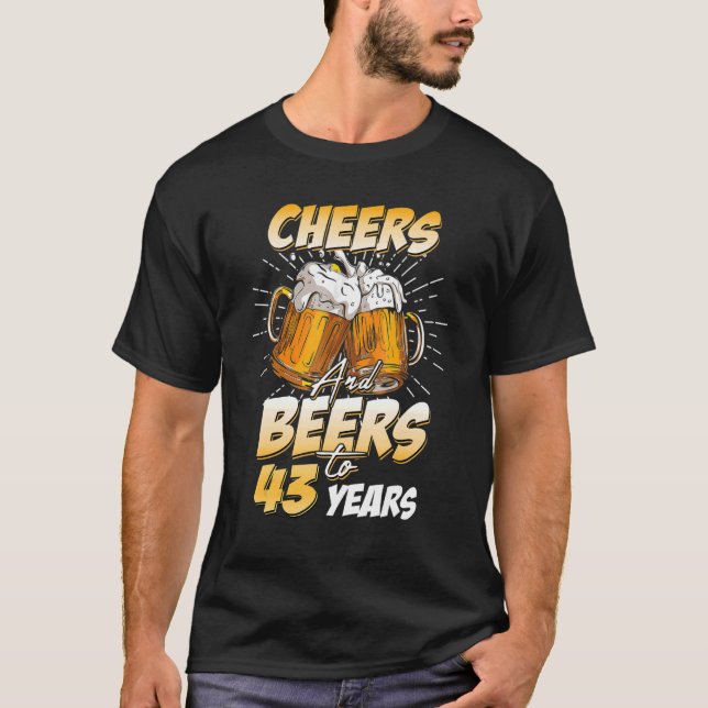 Camiseta Hombres Saludan Y Cervezas A Los 43 Años De Edad 4 (Anverso)