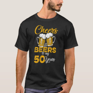 Camiseta Hombres Saludan Y Cervezas A Mis 50 Años