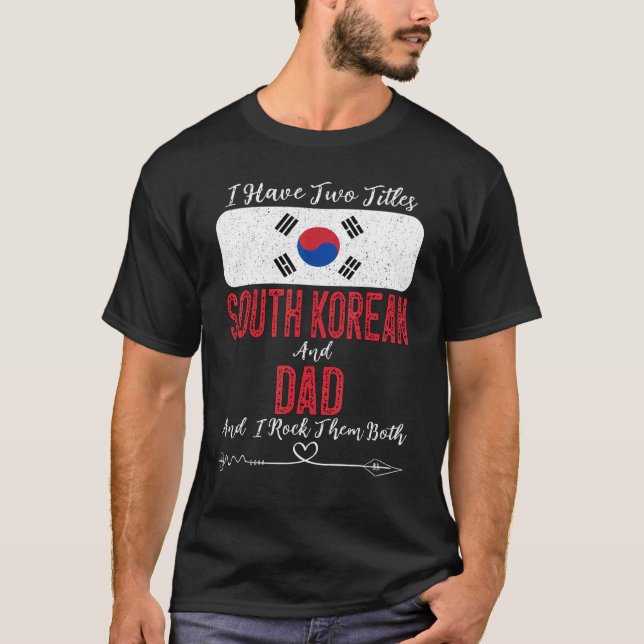 Camiseta Hombres Tengo Dos Títulos Corea Del Sur Y Papá Del (Anverso)