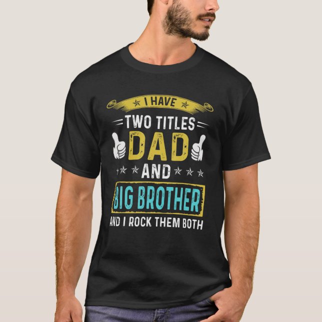 Camiseta Hombres Tengo Dos Títulos Papá Y Gran Hermano - Re (Anverso)