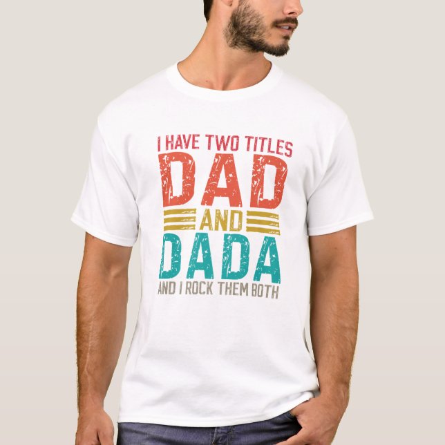 Camiseta Hombres Tengo Dos Títulos Papá Y Papá Dadá (Anverso)