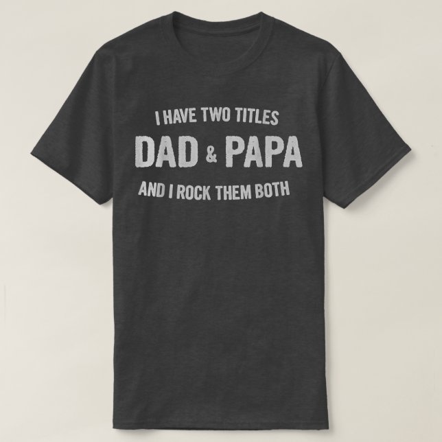 Camiseta Hombres, tengo dos títulos, papá y papá, padre gra (Diseño del anverso)