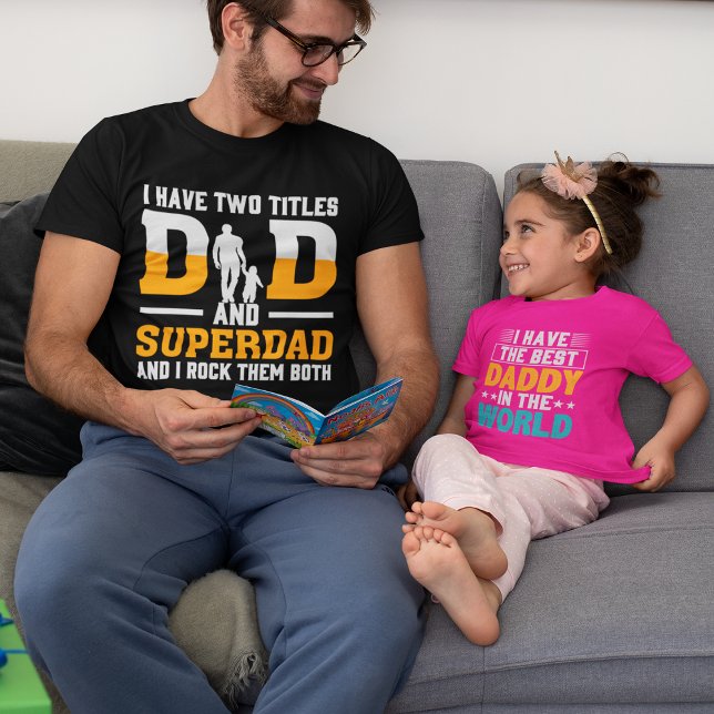 Camiseta Hombres, tengo dos títulos, papá y superdad y yo r (Subido por el creador)