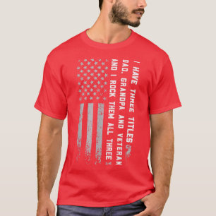 Camiseta Hombres Tengo tres títulos papá, abuelo