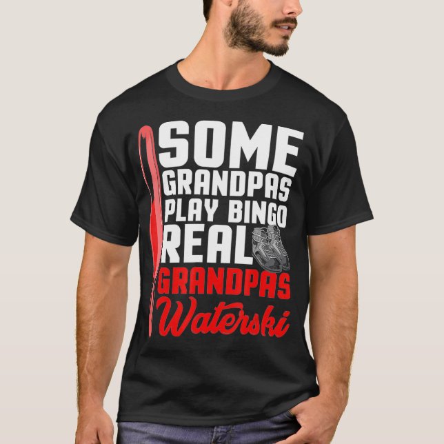 Camiseta Hombres, unos abuelitos juegan al Bingo, a las agu (Anverso)