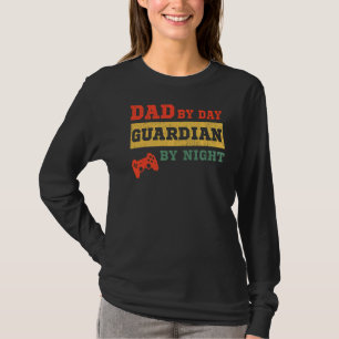 Camiseta Hombres Vintage Dad By Day Guardian Por Night Game