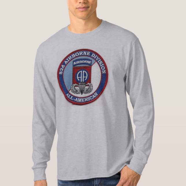 Camiseta Hombres y mujeres orgullosos del 82º Aerotransport (Anverso)