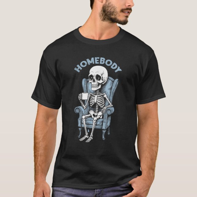 Camiseta Homebody Funny Indoorsy Skeleton Introvert Shy Hal (Anverso)