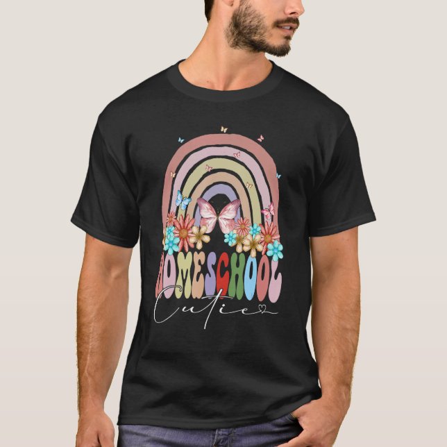 Camiseta Homeschool Cutie Back To School Rainbow Groovy Flo (Anverso)