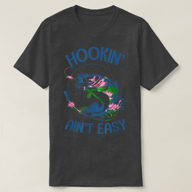 Camiseta Hookin Aint Easy Apparel  (Diseño del anverso)