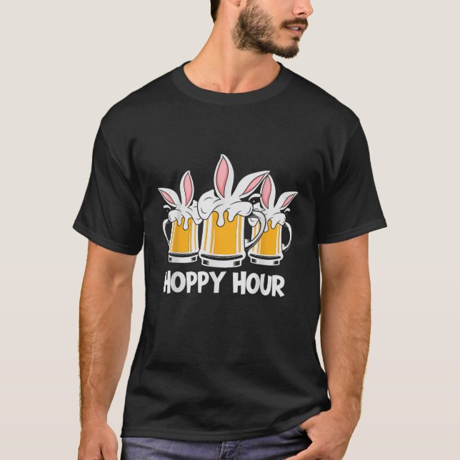 Camiseta Hoppy Hour Easter Egg Caza Cesta de Huevos Conejo  (Anverso)