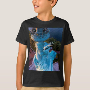 Camiseta Horizonte de la ciudad de Nueva York, antorcha de