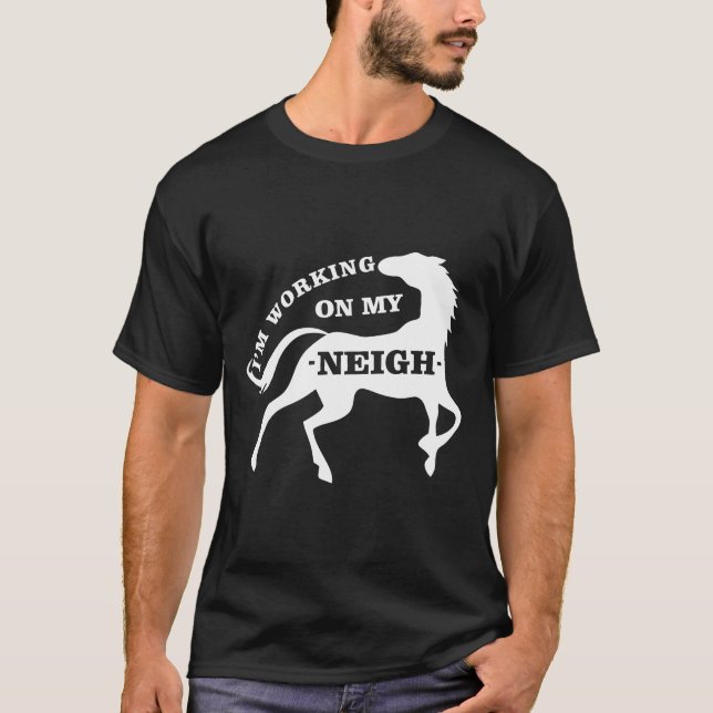 Camiseta Horse Tees Estoy Trabajando En Mi Neigh (Anverso)
