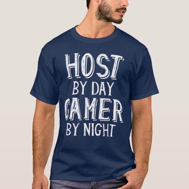 Camiseta Host by Day Gamer by Night Party Restaurant Event  (Anverso)