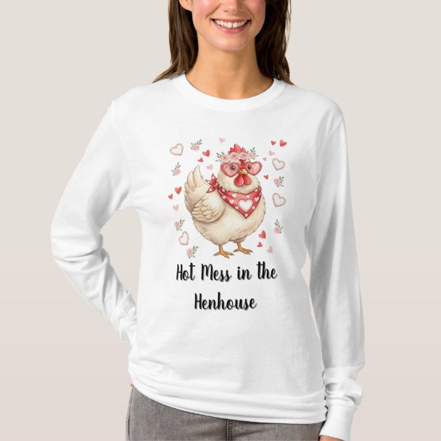 Camiseta Hot Mess in the Henhouse Valentine Chicken (Anverso)