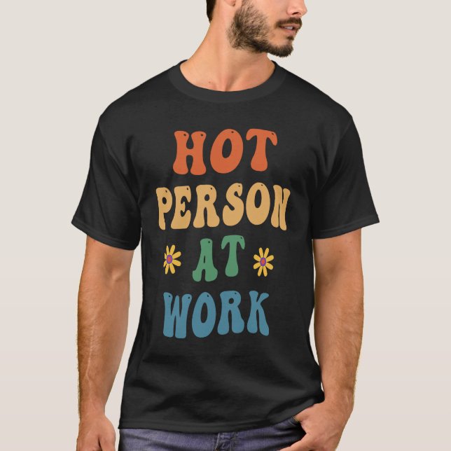 Camiseta Hot Person At Work  Groovy  Hot Person At Work (Anverso)