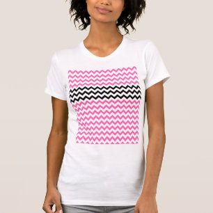 Camiseta Hot Pink And Black Chevron by Shirley Taylor