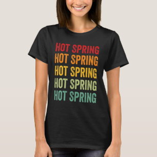 Camiseta Hot Spring County Arkansas Rainbow Text Design