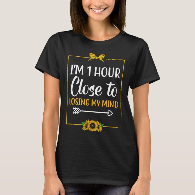 Camiseta Hour Close to Losing My Mind  Mom Humor Mother Say (Anverso)