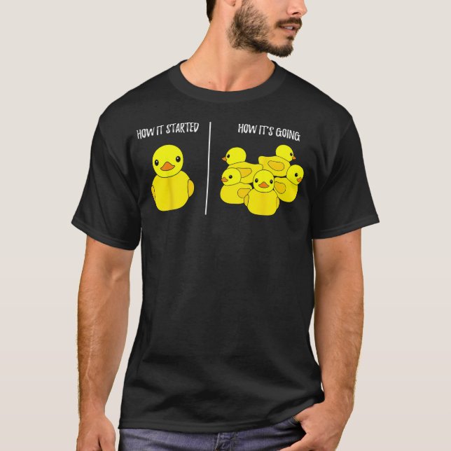 Camiseta How it Started  How its Going  Bath Duckie Toy Rub (Anverso)
