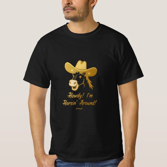 Camiseta Howdy! I’m Horsin’ Around – Funny Horse Cowboy Hat (Anverso)