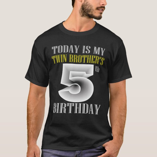 Camiseta Hoy es el quinto cumpleaños de mi hermano gemelo 5 (Anverso)