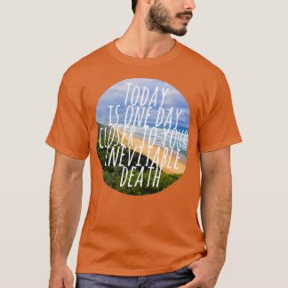 Camiseta Hoy está un día más cerca de tu muerte inevitable