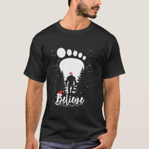 Camiseta Huella de pie grande Yeti Believe santa hat Christ