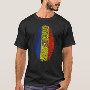 Camiseta Huella digital de la bandera de Moldavia está en m