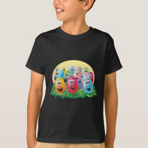 Camiseta Huevos de Pascua con las caras en hierba