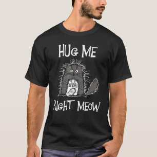 Camiseta Hug Me Right Meow Halloween