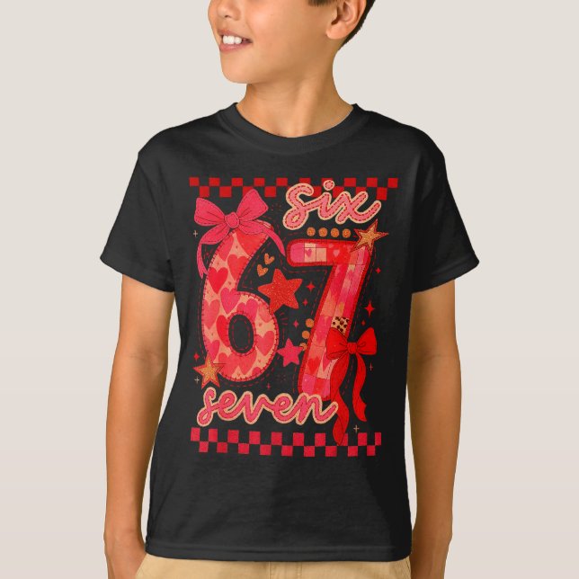 Camiseta Hugvyn Six Seven Valentine 6 7 Meme Checkered Coqu (Anverso)