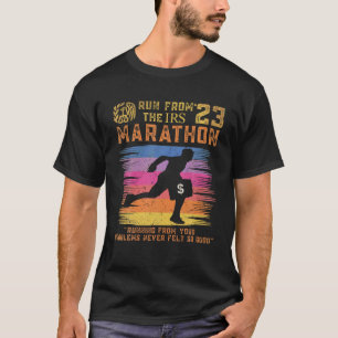 Camiseta Huida divertida de Irs the Marathon 2023 huyendo d