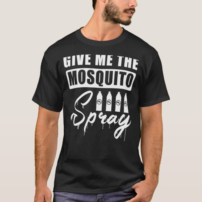 Camiseta Humor De Camping Camper Me Da El Mosquito Spray (Anverso)