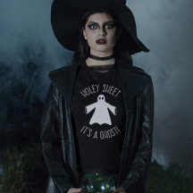 Camiseta Humor de Halloween. Holey Sheet It's A Gh