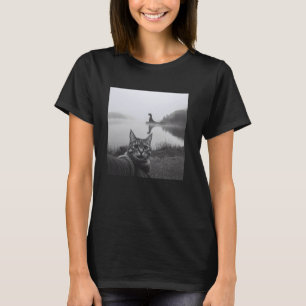 Camiseta Humor divertido de críptido Gato selfie con Nessie