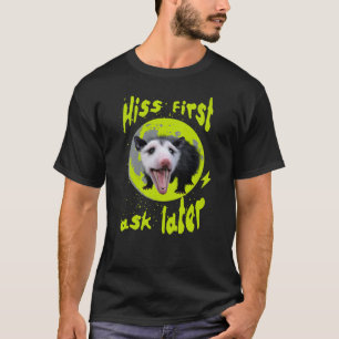 Camiseta Humor Divertido de Zarigüeya: Sisea Primero, Pregú