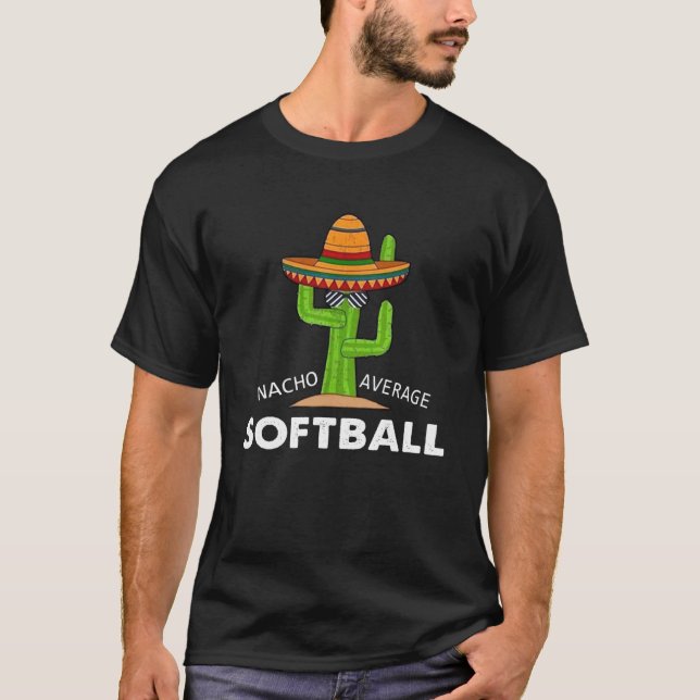 Camiseta Humor Meme diciendo Nacho Promedio de Softbol Mexi (Anverso)