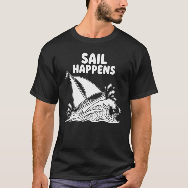 Camiseta Humor Náutico "Sail Happens" (Anverso)