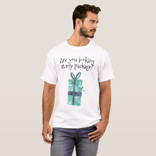 Camiseta Humor Navideño Mirando Mi Paquete